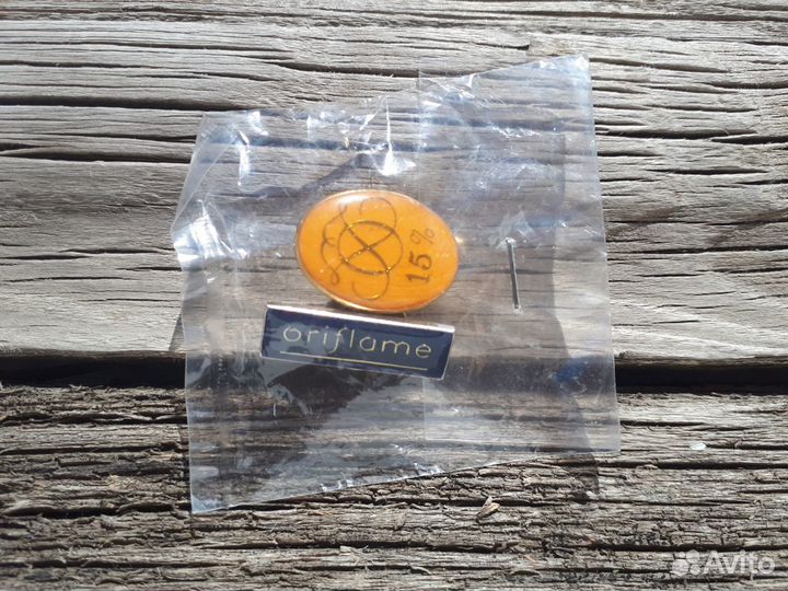 Значки Oriflame, 15проц.Oriflame (два значка)