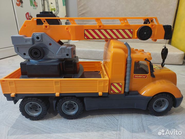 Большой автокран