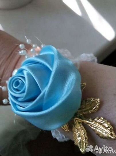 Браслеты-цветы подружкам невесты, на выпускной