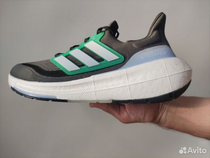 Беговые кроссовки Adidas Ultraboost Light