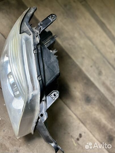 Фара передняя правая на mitsubishi outlander 1