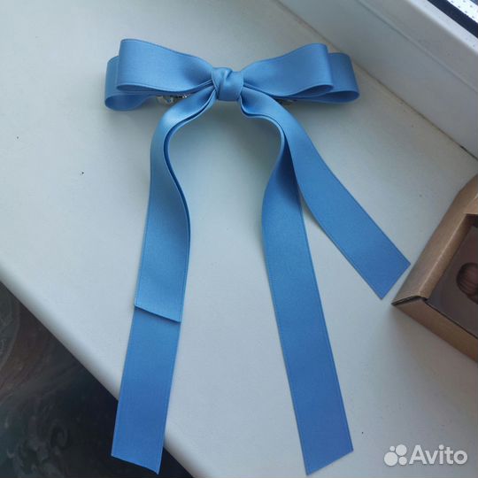 Заколка для девочки голубой