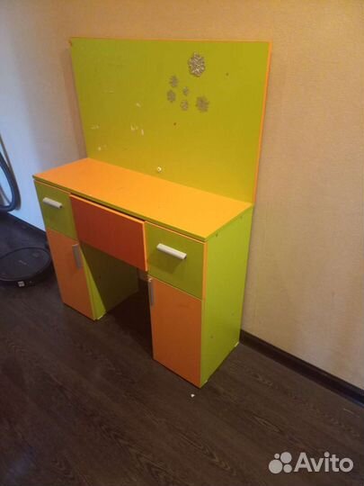 Детский туалетный столик