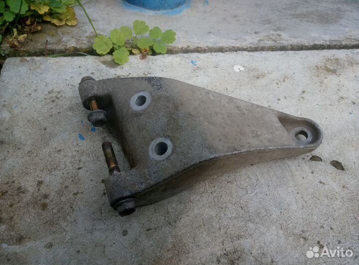 Кронштейн крепления генератора Нексия