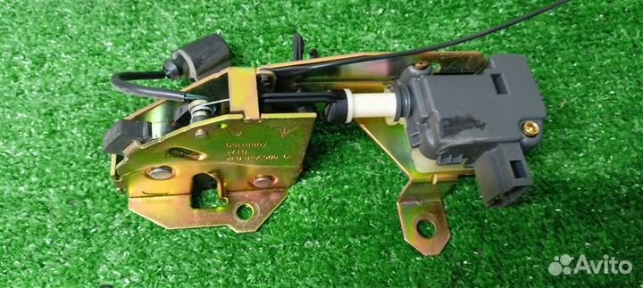 Замок багажника VW Touareg 2002-2010