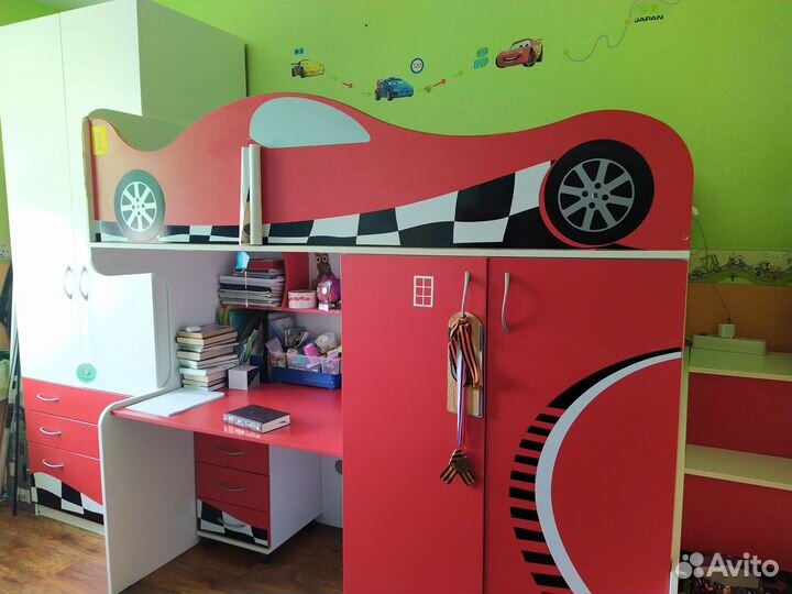 Стенка детская с рабочим местом и кроватью