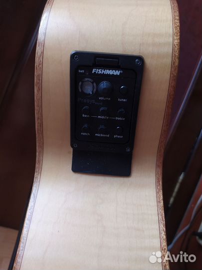 Акустическая гитара