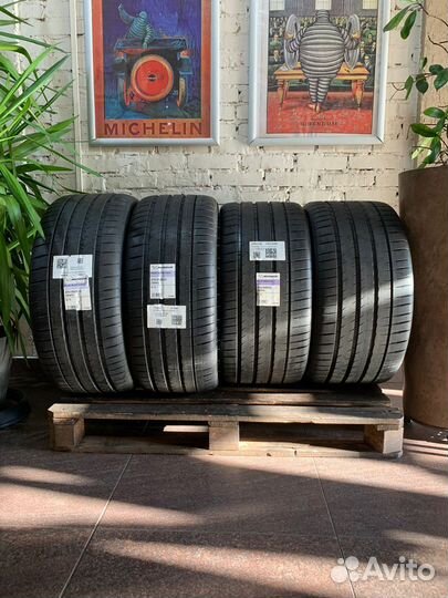 Michelin Pilot Sport 4 S 315/30 R22 и 275/35 R22 107Y