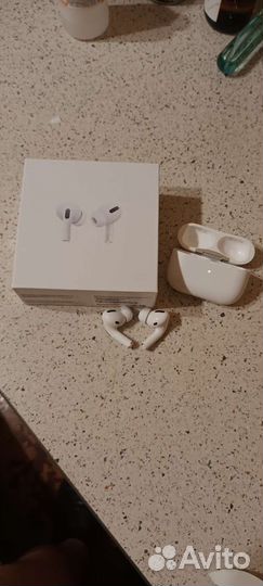 Беспроводные наушники apple airpods