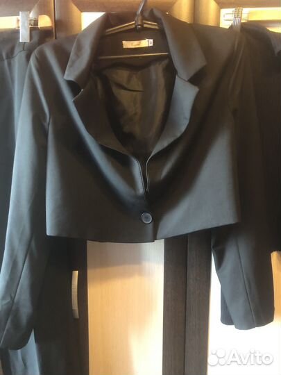 Костюм чёрный брючный 44 46 водолазка в подарок