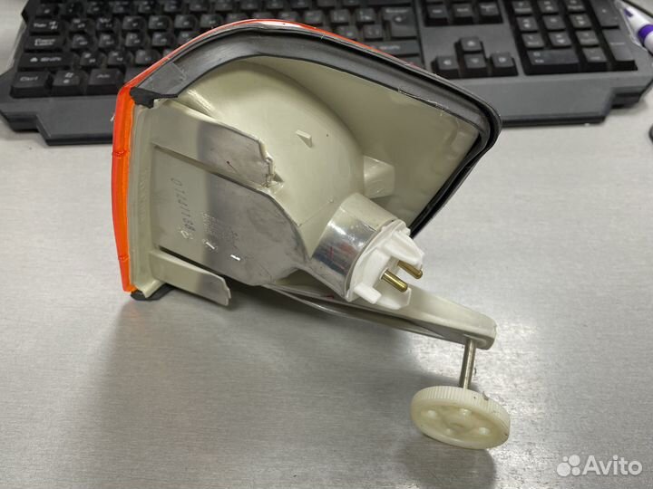 Указатель поворота R mercedes 190 w201