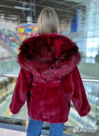 Шуба из меха скандинавской норки с капюшоном из ме