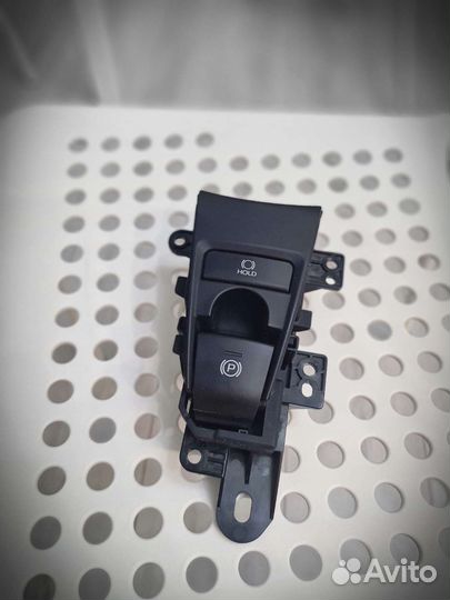 Кнопка ручника стояночного тормоза Toyota Camry 70