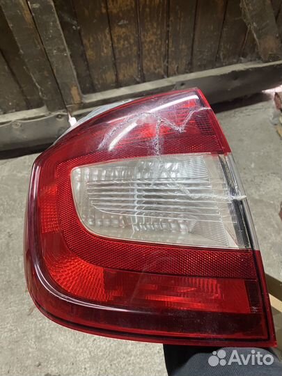 Задний левый фонарь rapid