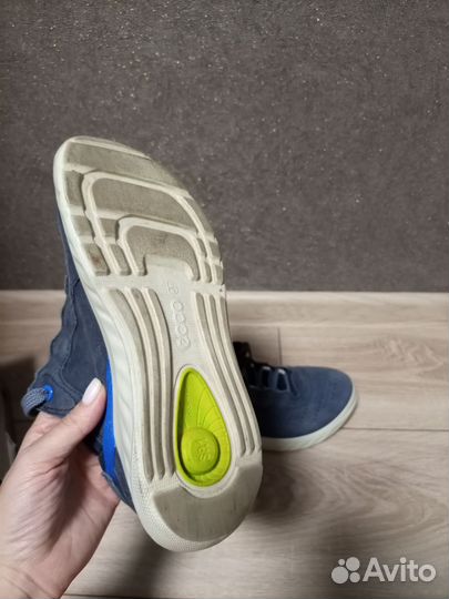 На доставке.Кроссовки Ecco 37-38
