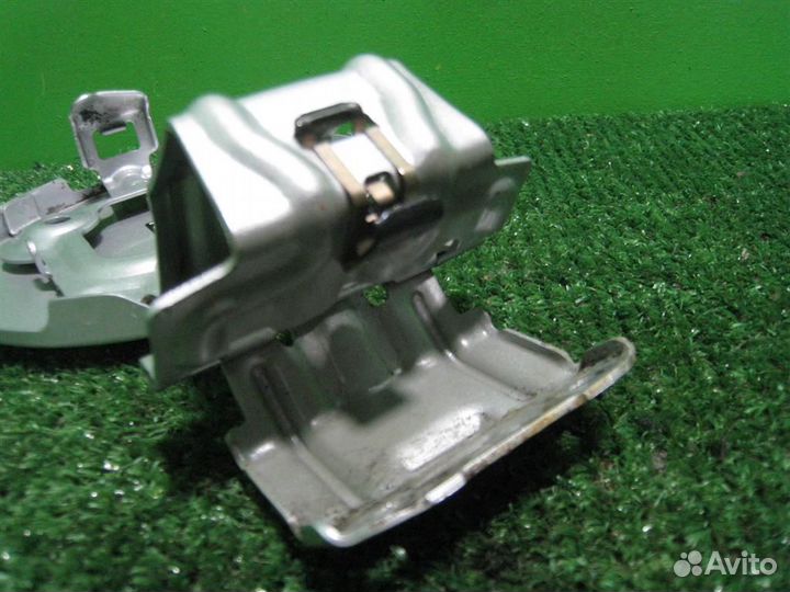 Лючок топливного бака Toyota Auris E150 2010