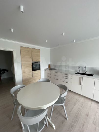2-к. квартира, 80 м², 10/25 эт.