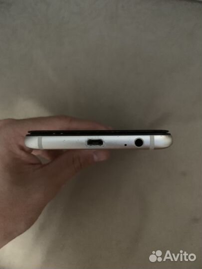 Samsung Galaxy A6, 4/64 ГБ