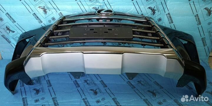 Передний бампер с решеткой Lexus Lx 450d Оригинал
