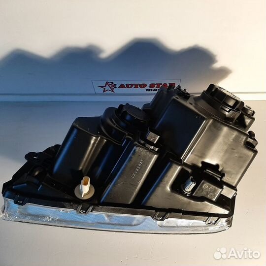 Фара передняя правая новая Kia Sorento 02-06