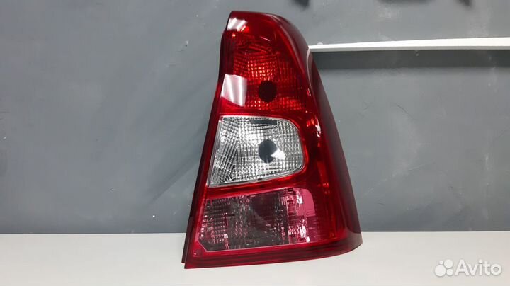 Фонарь задний правый Logan 10
