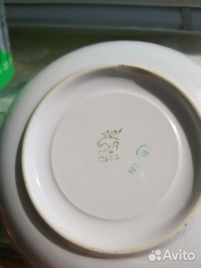 Бокал с блюдцем