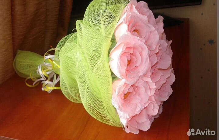 Букет из конфет, цветов и бабочек