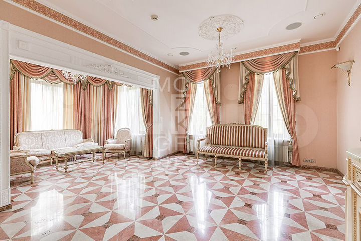 Коттедж 542 м² на участке 30 сот.