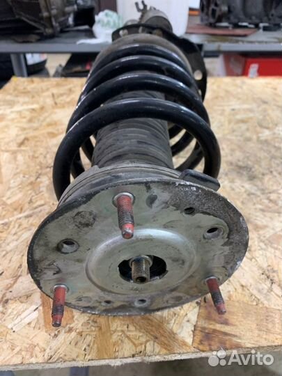 Стойка подвески задняя правая Land Rover