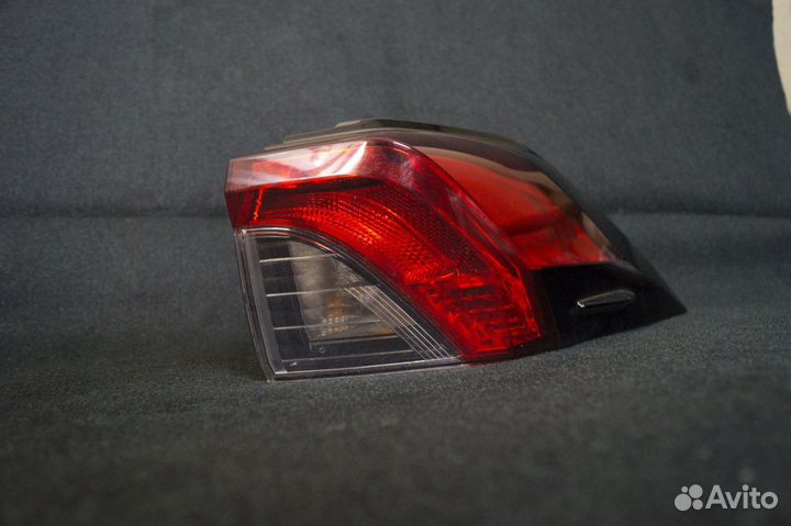 Фонарь задний Toyota rav4 50