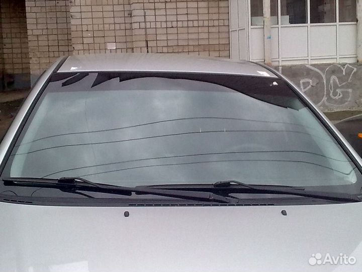 Лобовое стекло на Toyota Corolla 140