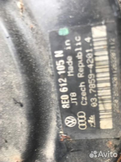 Вакуумный усилитель тормозов 8E0612105N 1.8 Турб