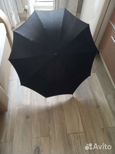 Раритетный зонтик ему 60 лет,с деревянной ручкой