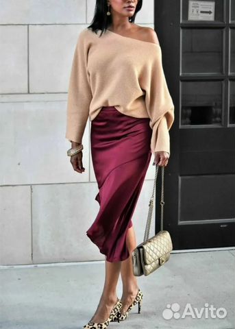 мягкий кашемировый свитер и шелковая юбка