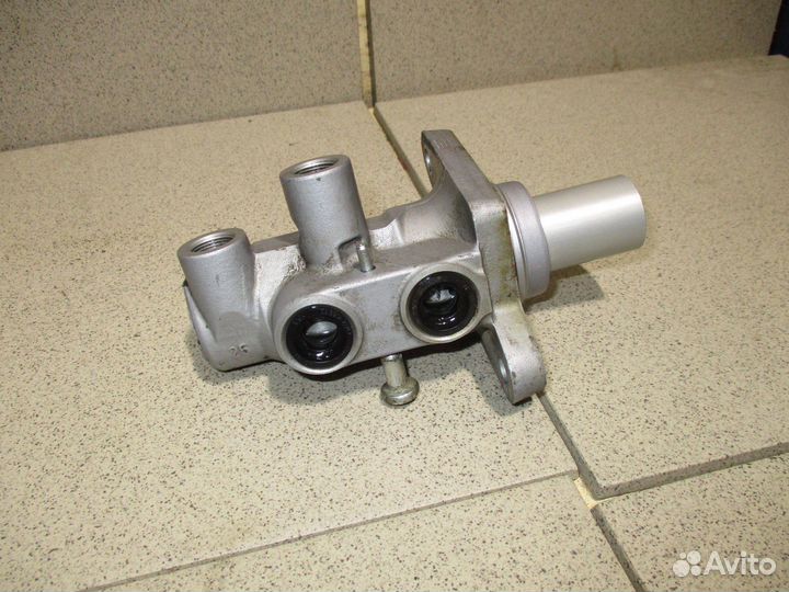 Цилиндр тормозной главный Land Rover Freelander 2