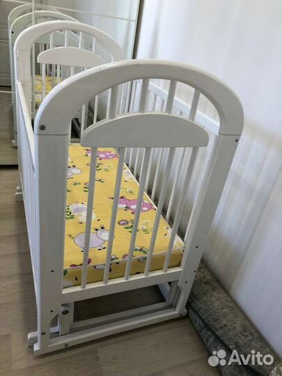 Кроватка с маятником