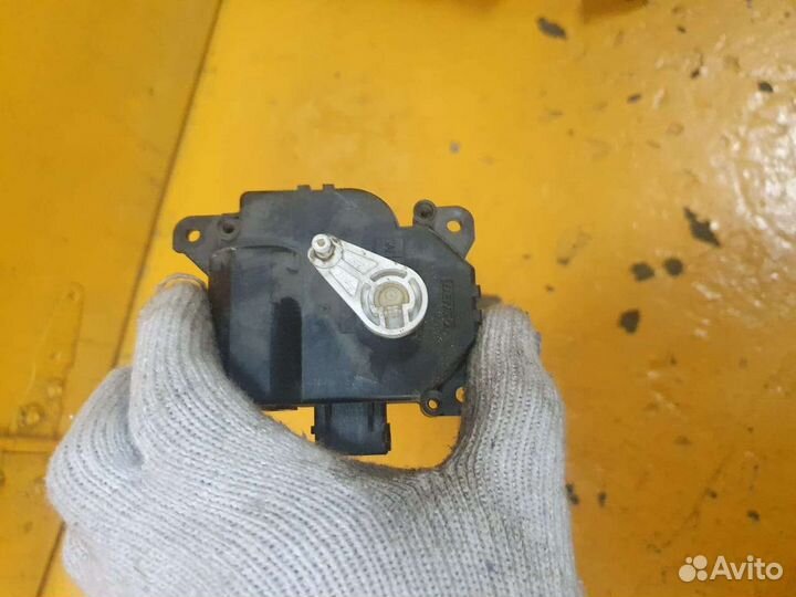 Моторчик заслонок печки mitsubishi colt z25a z23a