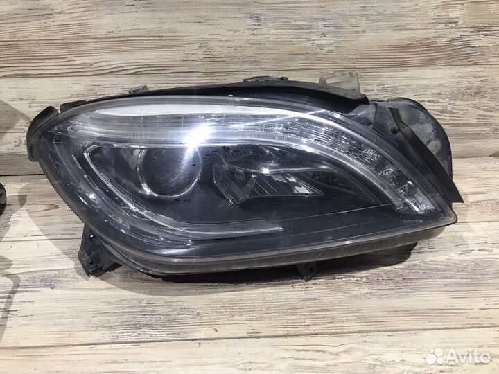 Фара правая ксенон Mercedes Benz ML 166