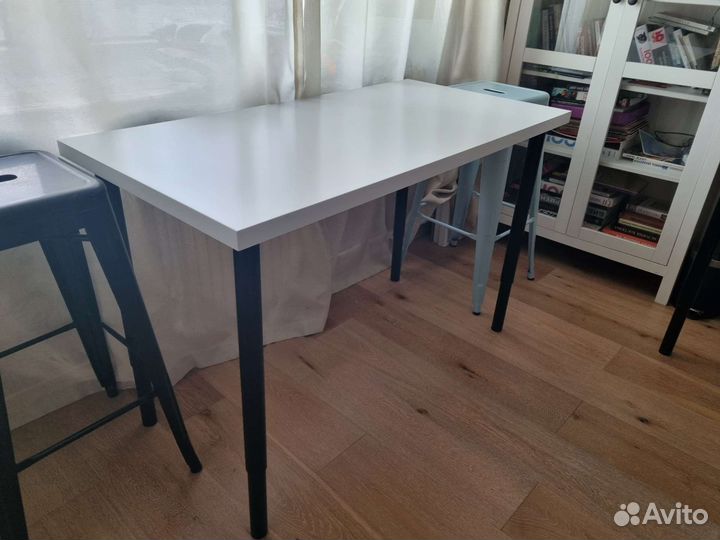 Компьютерное кресло IKEA и стол 120 х 60 см