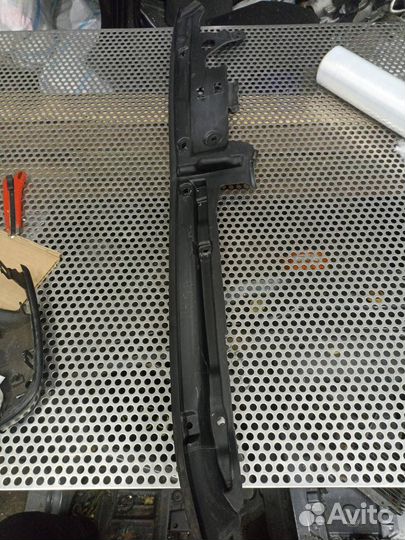 Пластик моторного отсека левый верхний BMW 5