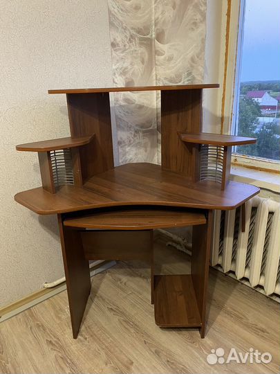 Компьютерный стол