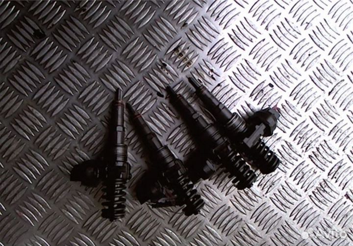 Форсунки Volkswagen Passat 6 2.0 TDI 038130073BA