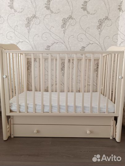 Детская кровать с маятником Гандылян