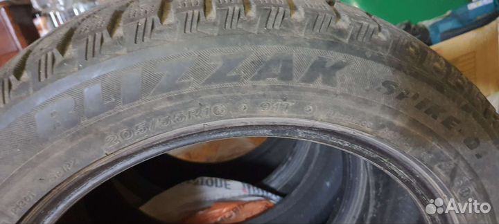 Bridgestone Blizzak Spike-01 205/55 R16