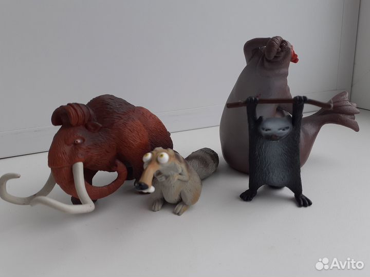 Фигурки-игрушки из мультфильмов и комиксов