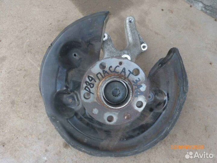 Кулак задний левый Volkswagen Passat Cc 1.6