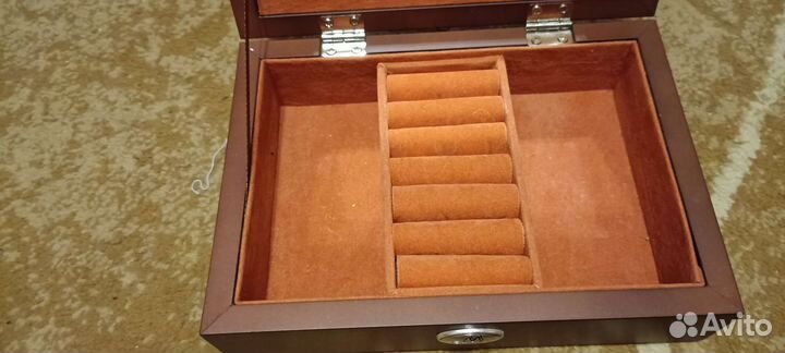 Шкатулка для украшений с зеркалом и фоторамкой