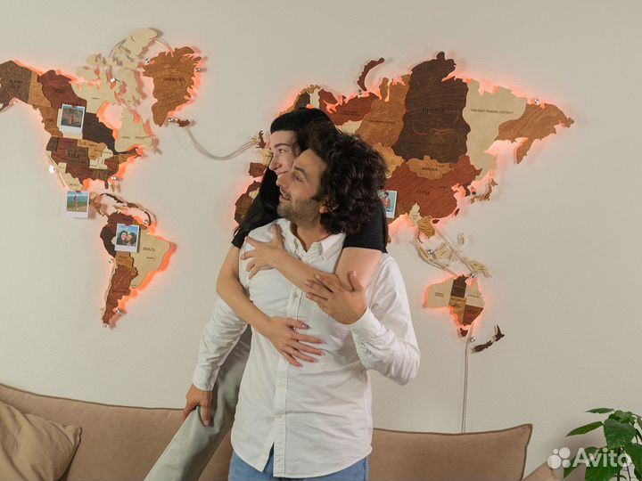 Карта мира из дерева с подсветкой