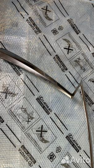 Молдинг решетки радиатора Lexus Rx4 2015