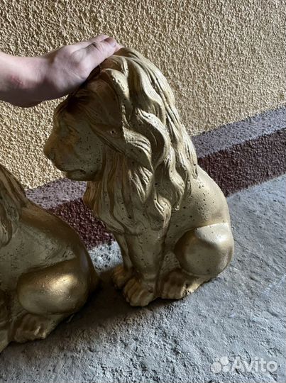 Гипсовая статуя